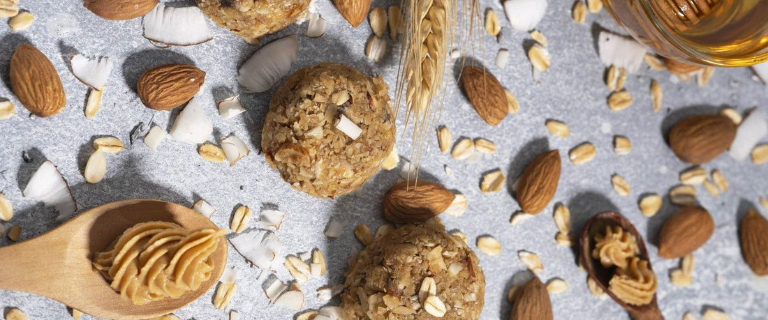 Spoons with seeds / powders