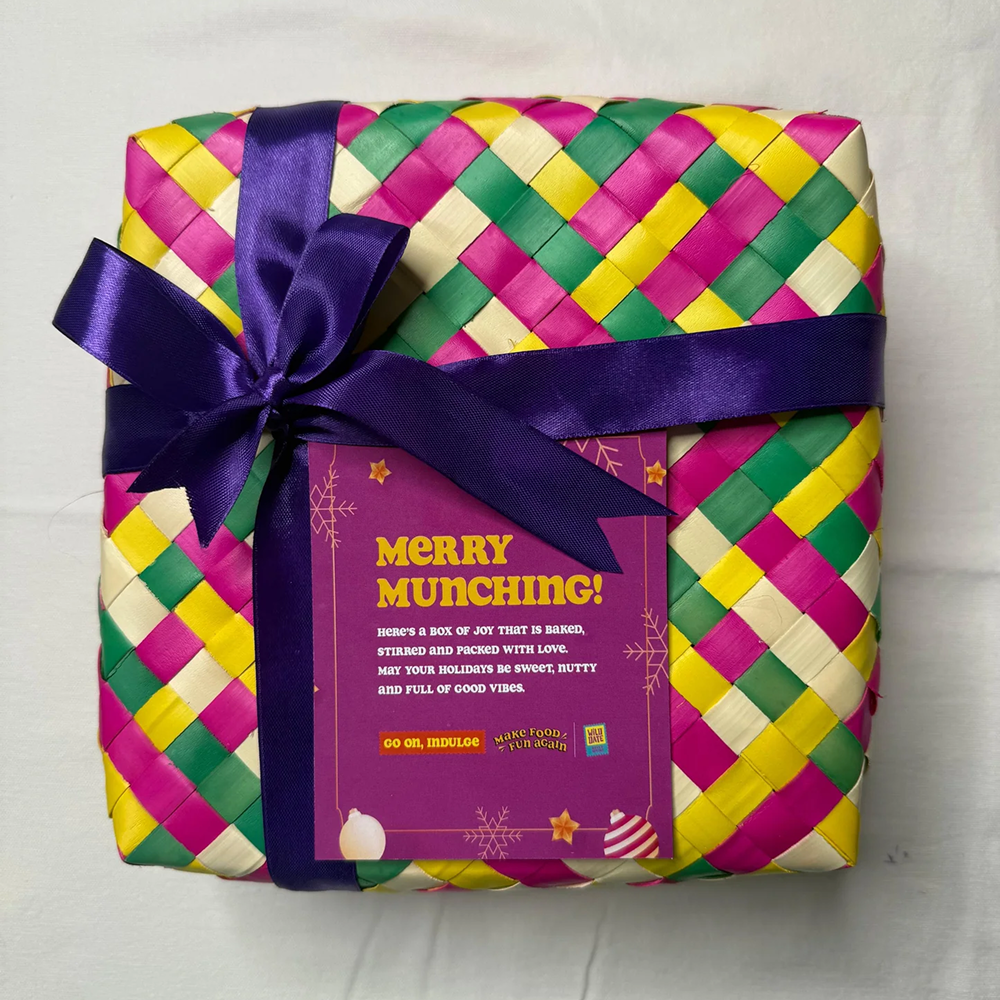 Wild Date – The Merry Munch Box | Festive Gift Hamper with Cashew and Raisin Cake, Hazelnut chocolate Granola & Peanut Butter Chocolate Cookies | Christmas/New Year Festive Gourmet Snack Gift Box