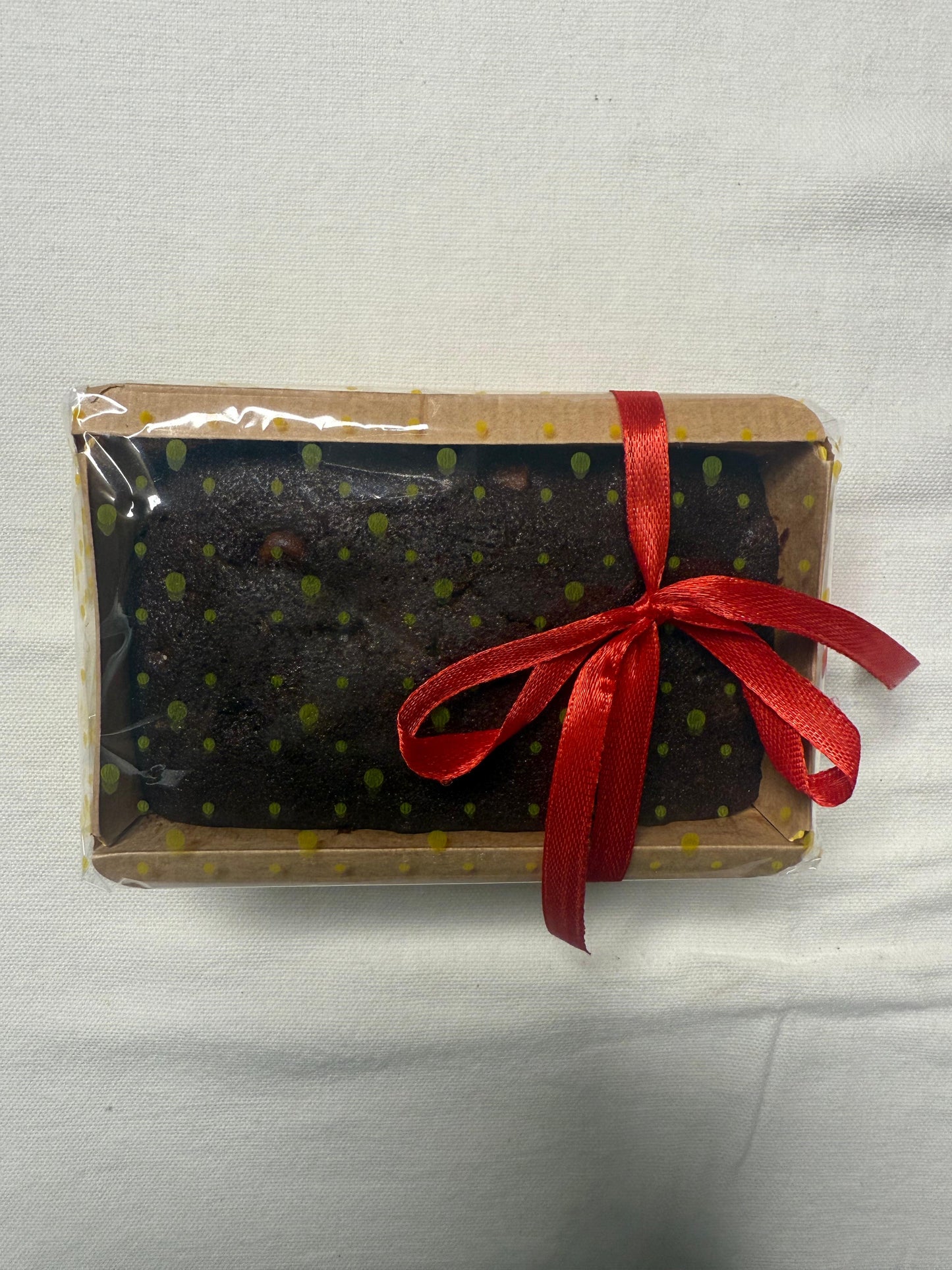 Wild Date – The Merry Munch Box | Festive Gift Hamper with Cashew and Raisin Cake, Hazelnut chocolate Granola & Peanut Butter Chocolate Cookies | Christmas/New Year Festive Gourmet Snack Gift Box